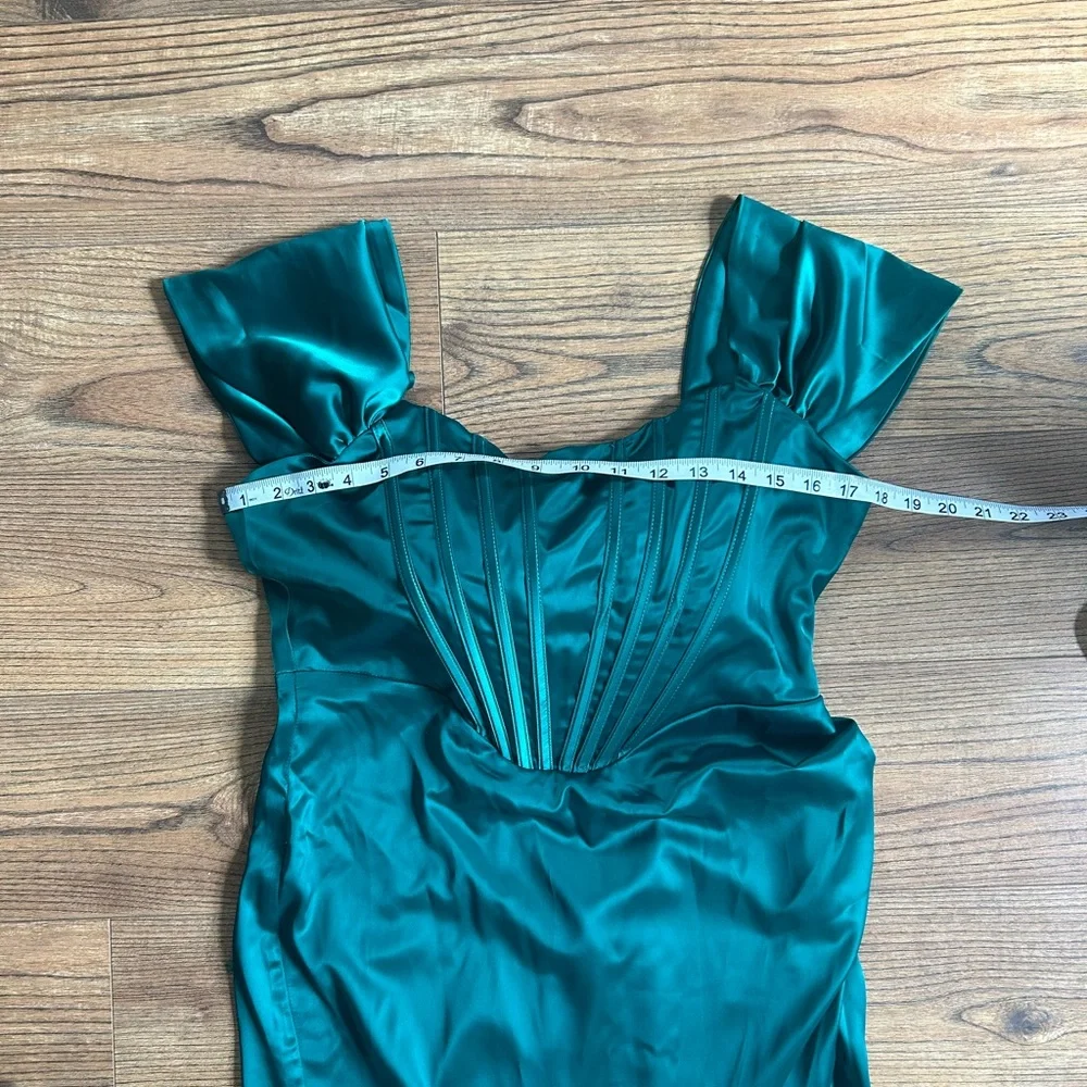 Green silk-like asymmetrical dress - Picture 2 of 4